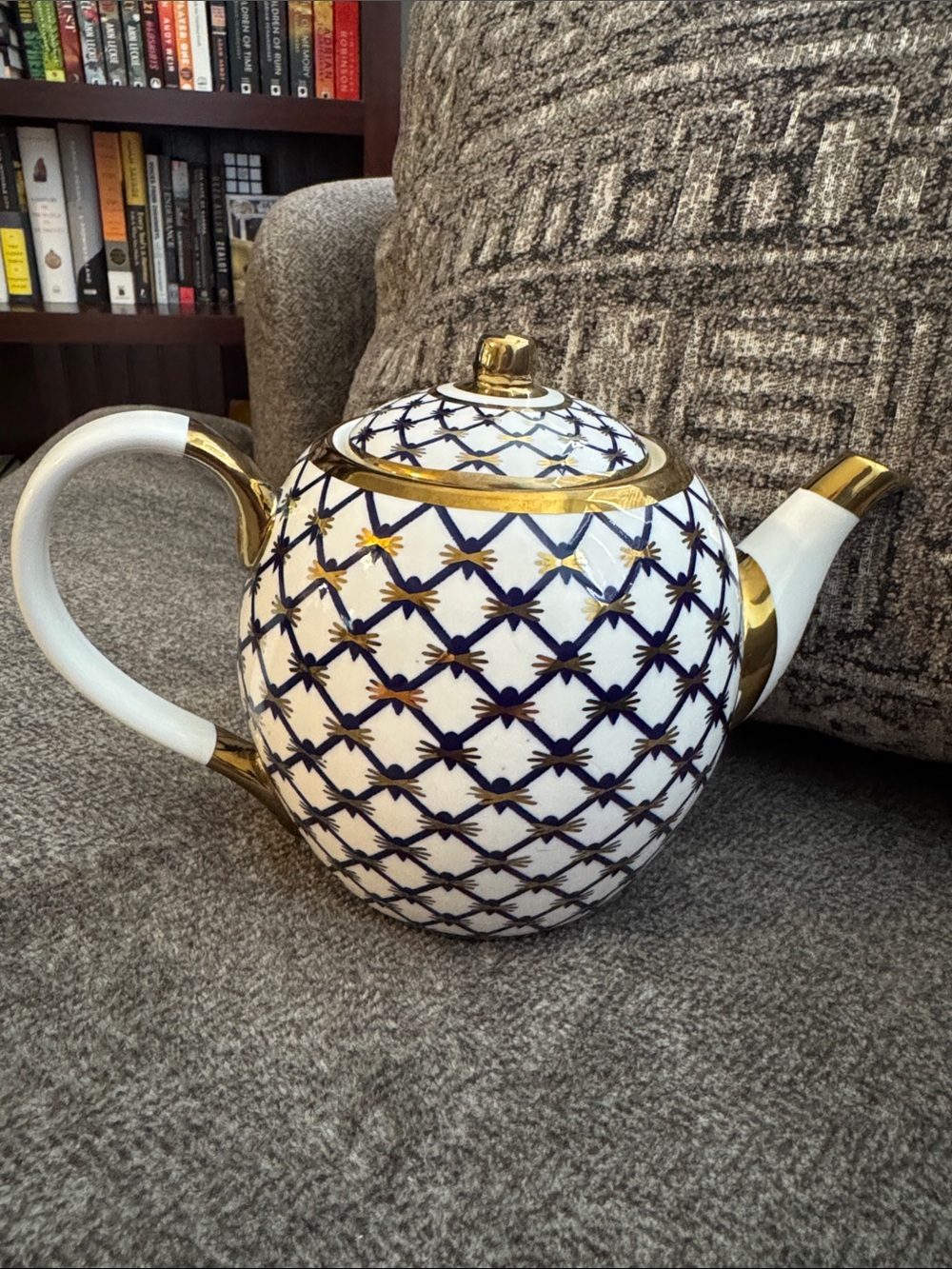 Lomonosov Porcelain Tulip teapot